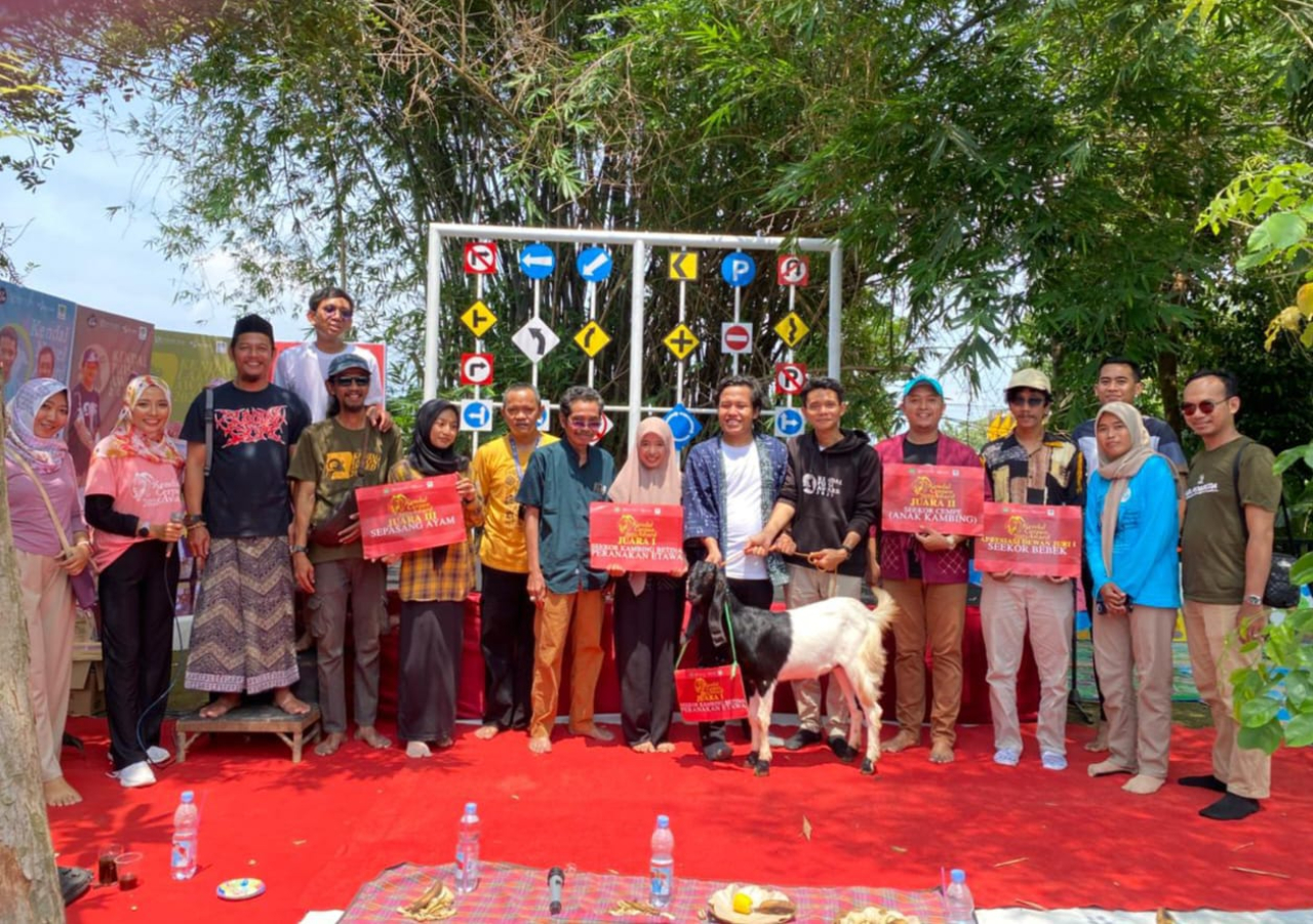 Intan Tika Sari, Cerpenis Muda Singorojo Sabet Kambing Etawa di Kendal Cerpen Award 2025