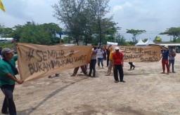 Polemik sengketa lahan di pantai wisata Semilir Tuban. (Jatim Memanggil/Ist)