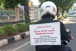 Sukmawan (48), mencari keadilan karena dia menduga dirinya jadi korban kriminalisasi atas dugaan kasus penipuan dan penggelapan dalam jual beli rumah di perumahan yang ada di Kabupaten Tuban. (Jatim Memanggil/Ist)