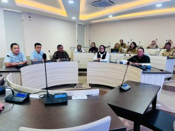 Rapat Penyusunan Naskah Akademik Anggota DPRD Tuban dan OPD Teknis bersama akademisi di kampus UNAIR Surabaya