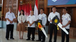 Acara penyerahan Insentif Bagi Camat dan Lurah di Pendopo Kridho Manunggal Tuban