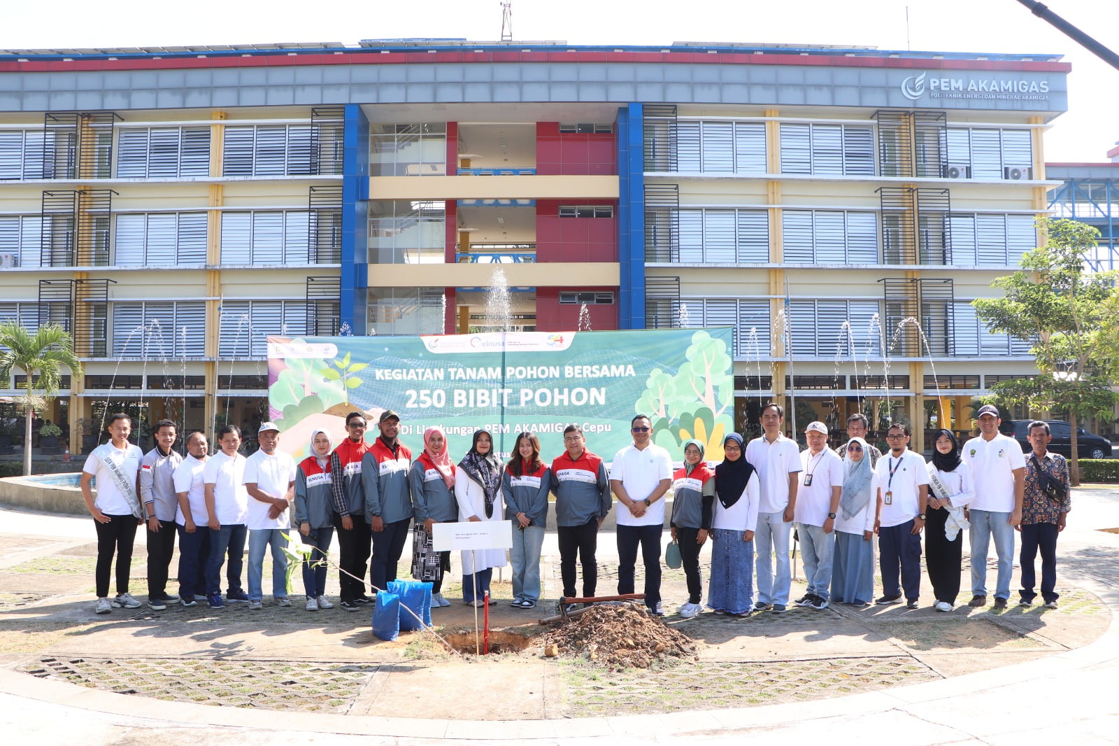 Elnusa Gandeng PEM Akamigas Cepu dalam Program Penanaman 1000 Pohon