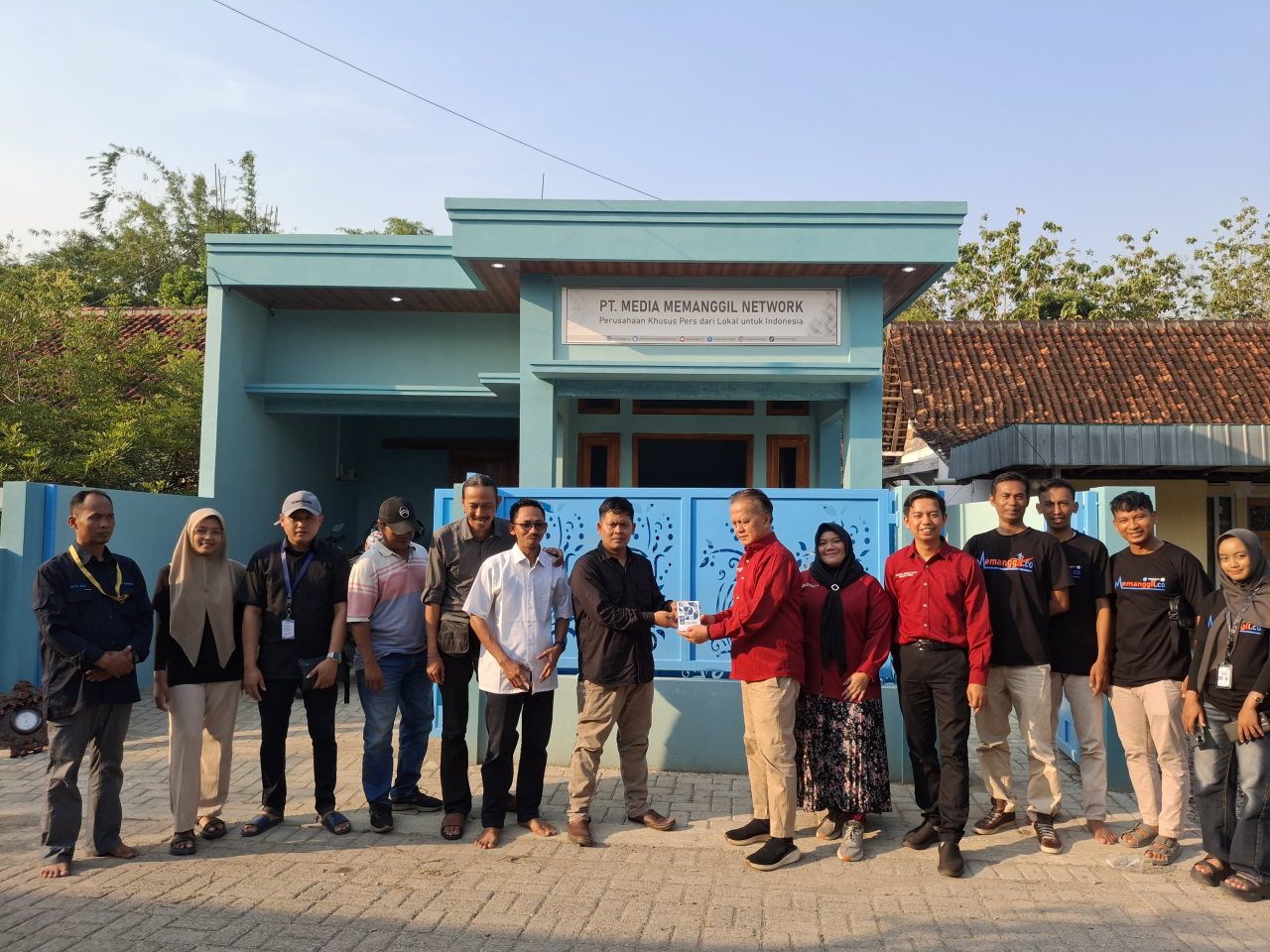 Para redaksi Memanggil.co bersama dewan pers saat verifikasi faktual