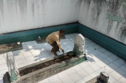 Makam Adipati Tejakusuma I atau Mbah Srimpet di belakang Masjid Jami’ Lasem. (Memanggil.co/Ist)
