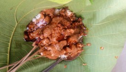 Sate ayam kampung, salah satu kuliner favorit di Kabupaten Blora. (Memanggil.co/Ist)