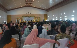 Dokumentasi sidang senat terbuka dalam rangka program sarjana bagi ratusan mahasiswa dan mahasiswinya yang ketujuh, di Graha Nusantara Blora, Minggu (19/03/2023). (Memanggil.co/Ist)