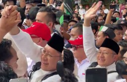 Kolase tangkapan layar saat Anas Urbaningrum bebas dari Lapas Sukamiskin, Bandung. (Memanggil.co/Ist)