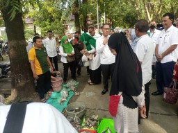 Kegiatan tersebut diklaim bisa membantu masyarakat Kudus yang kurang mampu untuk mencukupi kebutuhan sehari-harinya. (Memanggil.co/Teguh Arianto)