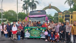Keberangkatan bus gratis dengan kuota 50 kursi itu, dilepas di Alun-alun Blora dengan tujuan Museum Purna Bhakti Pertiwi TMII Jakarta Timur, Jumat sore 28 April 2023.(Memanggil.co)