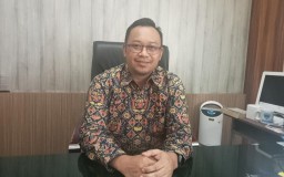 Akademisi yang menjabat sebagai Wakil Direktur I PEM Akamigas Cepu, Dr Asepta Surya Wardhana saat diwawancarai wartawan di kantornya. (Memanggil.co/lst)