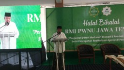 KH Nur Machin Chudlori menyampaikan ucapan halalbihalal untuk peserta halalbihalal, Sabtu (20/5/2023) (Memanggil.co/lst)