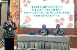 Direktur RSUD dr R Soeprapto Cepu, drg Wilys Yuniarti saat memberikan sambutan dalam kegiatan serah terima jabatan pejabat struktural di lingkungan Dinas Kesehatan Kabupaten Blora. (Memanggil.co/Ist)