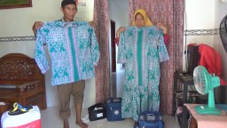Berhenti merokok, penjual nasi goreng di Jombang naik haji bersama istri.