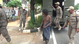 Satpol PP Tuban amankan ODGJ yang berkeliaran di Jalur Pantura setempat.