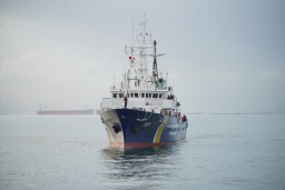 Kapal Pengawas Kelautan dan Perikanan Orca 05 (ex Hakurei Maru) dengan selamat di PPS Nizam Zachman Muara Baru Jakarta pada Minggu 18 Juni 2023 pukul 07.30 WIB.(Memanggil.co/dok.kkp)