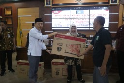 Empat desa di Kabupaten Jepara yang lunas PBB-P2 2023 mendapat hadiah TV LED dari Pj Bupati Jepara. (Memanggil.co)