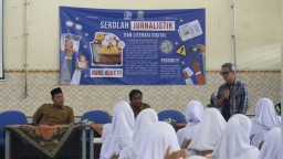 Para peserta begitu antusias mendengarkan materi. 