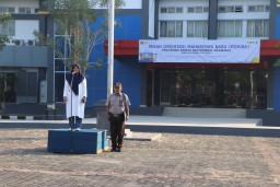 Direktur PEM Akamigas, Erdila Indriani saat menyampaikan pidato sambutannya. (Memanggil.co/Ist)