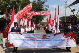 PEM Akamigas dalam Karnaval Kecamatan Cepu, Rabu (28/08/2023) (Memanggil.co/lst)