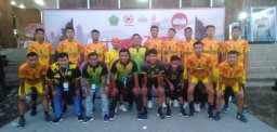 Siswanto dan klub bola voli Jati Mustika. Pada tahun 2022 silam, klub-nya mewakili Provinsi Jateng tampil dalam Kejurnas Voli Nayar Klub, di Gor Debes, Tabanan, Bali. (Memanggil.co/Ist)