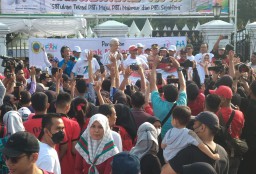 Ganjar mendeklarasikan Stop Kekerasan Anak, Stop Perkawinan Anak dan Stop Pekerja Anak, di Alun-alun Pati,.(Memanggil.co/Ist)