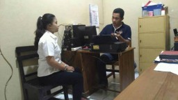 Mala Widiyastuti yang menjadi korban begal melapor ke Mapolsek Gembong pada April 2017 lalu. (memanggil.co/ist)
