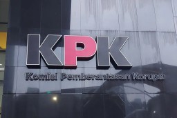KPK memanggil Menteri BUMN periode 2011-2014 Dahlan Iskan untuk diperiksa sebagai saksi dalam kasus dugaan korupsi pengadaan Liquefied Natural Gas (LNG) di PT Pertamina, Kamis (14/09/2023) (Memanggil.co/Antara)