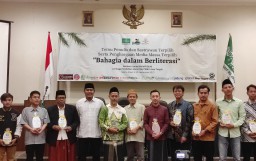 Media online pcnupati.or.id menerima penghargaan dari Pengurus Wilayah LP Ma'arif NU Jawa Tengah, Sabtu (09/09/2023) malam di Hotel Muria Semarang. (Memanggil.co/Ist)