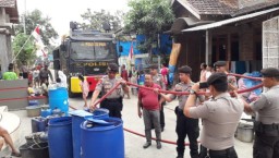 Operasi kemanusiaan bagi warga terdampak kekeringan kini direspon cepat jajaran Polresta Pati dan Polres Kudus.(memanggil.co/ist)