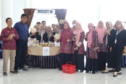 Universitas Muhammadiyah Kudus (UMKU) menggelar Bazar Produk KKN (Kuliah Kerja Nyata) mahasiswa kampus setempat. (memanggil.co)