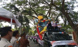 KPU Cirebon saat kirab Pemilu (Memanggil.co/Antara)
