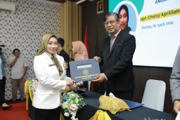 Tantangan profesi apoteker yang kompleks saat ini diharapkan menjadi lecutan bagi para apoteker muda untuk memberikan pelayanan kefarmasian yang komprehensif. (memanggil.co/ist)
