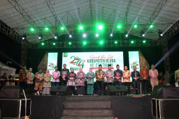 Bupati Blora Arief Rohman sampaikan sederet capaian Pemkab Blora saat momen resepsi Hari Jadi ke-274 pada Jumat malam (15/12/2023). (Memanggil.co/hms) 