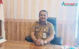 Camat Blora, Hadi Praseno saat ditemui tim Memanggil.co di kantornya. (Memanggil.co/Ist) 