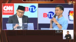 Cawapres Gibran (kanan) saat melayangkan pertanyaan SGIE kepada Cawapres Imin (kiri) dalam debat Cawapres, Jumat (22/12/2023) (Memanggil.co/Tangkapan layar YouTube KPU RI)