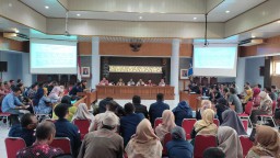 Panitia Pengawas Pemilu (Panwaslu) dan Panitia Pemilihan Kecamatan se-Kabupaten menggelar pertemuan di ruang Setda Kabupaten Rembang pada Selasa 5 Desember 2023. (Memanggil.co/ Rinduwan)