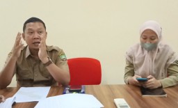Kepala Bidang Pasar Daerah Dindagkop UKM Kabupaten Blora, Margo Yuwono saat diwawancarai awak media di kantornya. (Memanggil.co/Ist) 