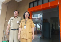 Kepala Dinas PMD Dinas PMD Blora Dorong Peningkatan Kualitas Desa Wisata Lewat Pendampingan Blora, Yayuk Windrati (kanan) dan Sekretaris Dinas PMD Kabupaten Blora, Dwi Edy Setyawan (kiri). (Memanggil.co/Ist) 