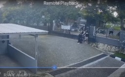 Video rekaman CCTV memperlihatkan aksi pengeroyokan terhadap remaja viral di media sosial. (Memanggil.co/Ist) 
