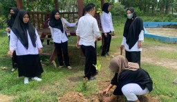 RTH di Kelurahan Kunden ditanami pohon oleh KPPS Pemilu 2024. (Memanggil.co/Ist) 