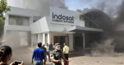 Kebakaran gedung perangkat Indosat di Semarang, Senin (1/1/2024) (Memanggil.co/Ist)