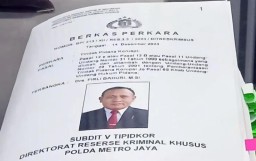Berkas perkara eks Ketua KPK Firli Bahuri. (Memanggil.co/Antara) 
