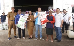 Pemerintah melalui Pupuk Indonesia, memastikan ketersediaan pupuk di seluruh Indonesia, baik itu pupuk bersubsidi maupun nonsubsidi. (Memanggil.co/Ist) 