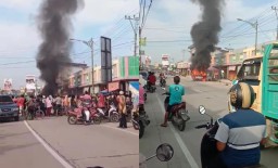 Tangkapan layar video viral mobil Carry terbakar di depan Pasar Ngawen, Kabupaten Blora, Jawa Tengah. (Memanggil.co/Ist) 