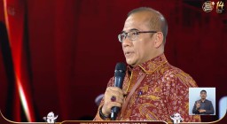 Ketua Komisi Pemilihan Umum (KPU) RI, Hasyim Asy'ari dalam debat pemilihan pilpres ketiga, Minggu (7/1/2024) (Memanggil.co/YouTube KPU RI)