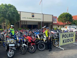 Ratusan unit motor berknalpot brong terjaring dalam patroli 'hunting' yang digeber Polres Kudus dan Polsek jajaran selama dua hari. (Memanggil.co/ist) 