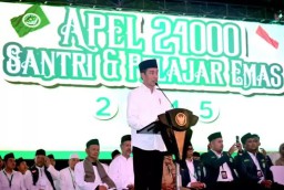 Presiden Joko Widodo menghadiri Apel Santri dan Pelajar Emas 2045 serta bersilaturahmi dengan para guru ngaji se-Pulau Jawa di Kabupaten Wonosobo, Jawa Tengah, Senin (22/1/2024) (Memanggil.co/Antara)