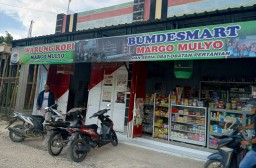 Tampak depan BUMDes Margo Mulyo yang terletak di pinggir jalan depan kantor Balai Desa Plosorejo, Kecamatan Banjarejo, Kabupaten Blora, Jawa Tengah. (Memanggil.co/Ist) 