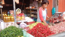 Harga bahan pokok mengalami kenaikan jelang ramadan. (Memanggil.co/Sri Purwanto) 