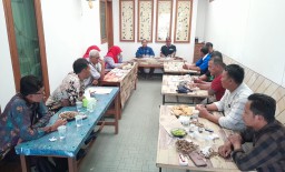 Para anggota BPD Kabupaten Blora ketika rapat bersama. (Memanggil.co/ Helmi Hidayat) 
